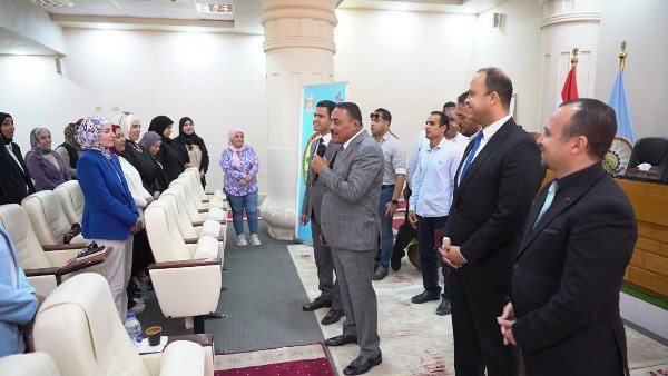 محافظ مطروح خلال  تفقد فاعليات الدورة التدريبية 