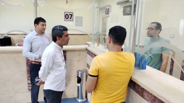 رئيس مدينة مرسي مطروح  خلال تفقد المركز التكنولوجى