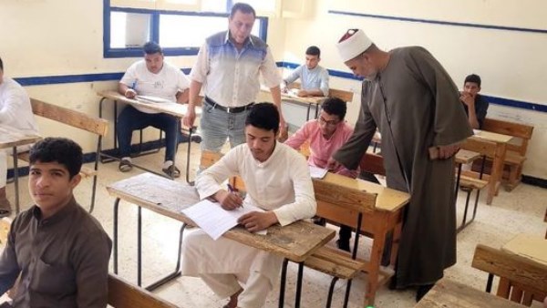 ازهر مطروح خلال تفقد لجان الامتحانات