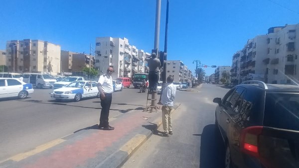 إعادة تشغيل إشارة مرورية ببورسعيد 