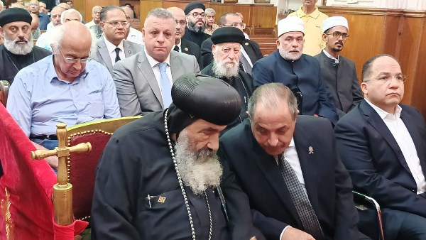 حبشي ورموز الباسلة يقدمون التعازي لمطران بورسعيد في وفاة القمص بطرس الجبلاوي