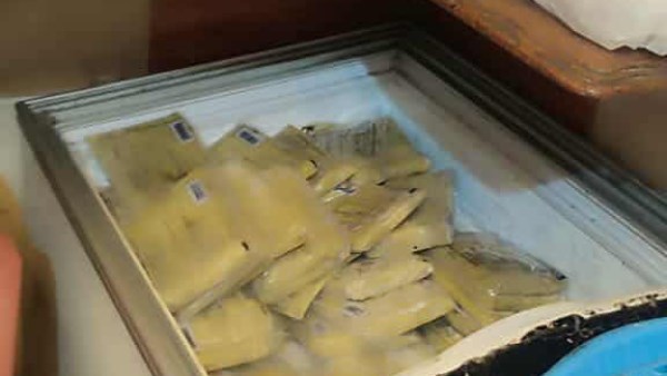 بورسعيد.. أغذية منتهية الصلاحية وبدون بيانات في محل وجبات سريعة