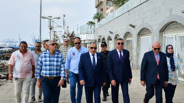 محافظ بورسعيد: تطوير المنطقة المواجهة لجسر الممشى وإقامة مسجد| صور