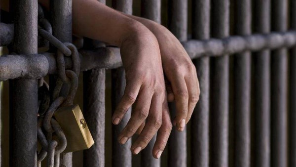 حبس 8 عناصر إجرامية لحيازتهم مواد مخدرة وأسلحة نارية بالقليوبية