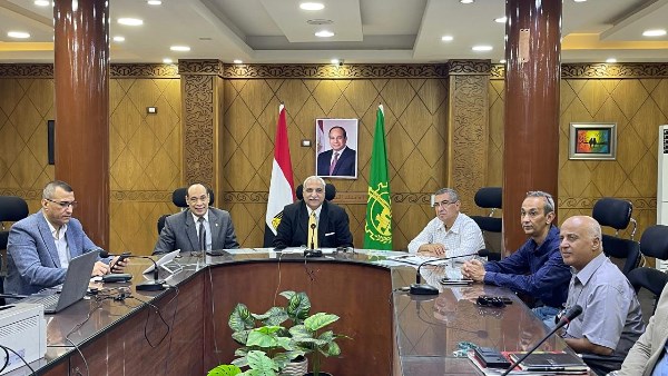 مدير تعليم القليوبية يتابع انتظام امتحانات الثانوية من غرفة العمليات بالمديرية