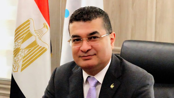 د. أيمن سمير عميد كلية الطب البيطرى بجامعة بنها الأهلية 