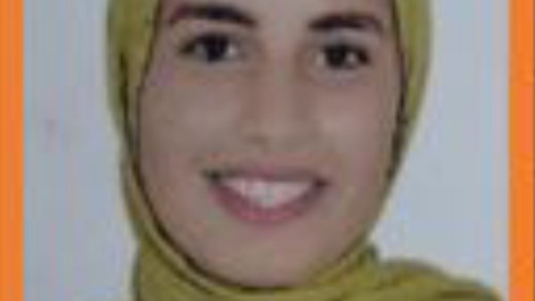 الطالبة المتفوقة فاطمة ابنة الغربية 