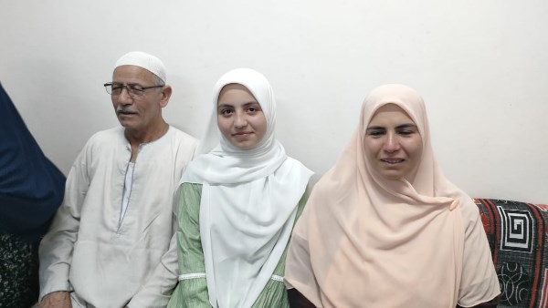 شاهد .. فرحة أسرة الطالبة آلاء الفقي الثالثة ثانوية أزهرية بالغربية