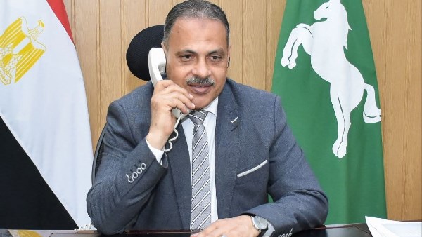 تليفونياً.. محافظ الشرقية يهنئ الحاصلة علي المركز التاسع في الثانوية العامة