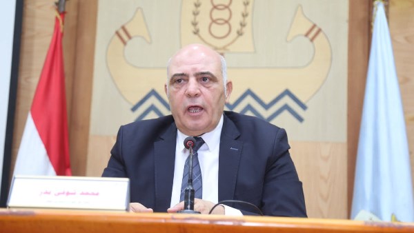 اجتماع عاجل لمناقشة ملف المنشآت الآيلة للسقوط في كفر الشيخ.. صور