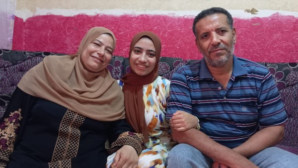 الطالبة الأولى بالثانوية الفنية بكفر الشيخ 