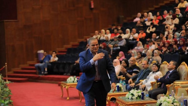 رئيس جامعة كفر الشيخ يشهد حفل تخريج طلاب كلية الذكاء الاصطناعي .. صور