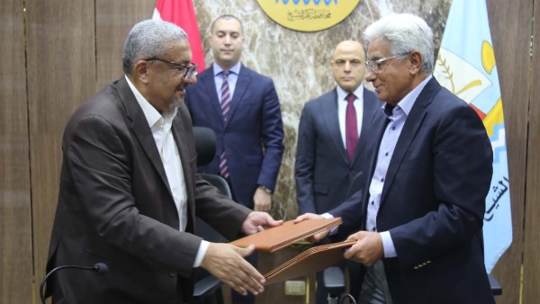 محافظ كفر الشيخ يشهد توقيع عقد المحطة الأولى لتحسين مياه مصرف كتشنر