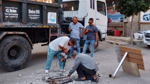 إنهاء أزمة الصرف الصحي بعمارات الأوقاف بحي غرب كفر الشيخ.. صور