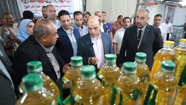 محافظ كفر الشيخ يتفقد سوق «اليوم الواحد» بمطوبس