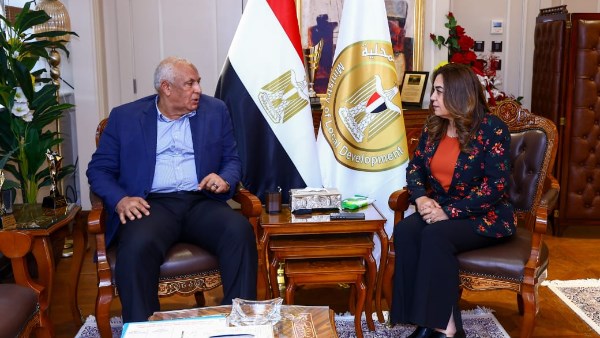 وزيرة التنمية المحلية ومحافظ الوادي الجديد 