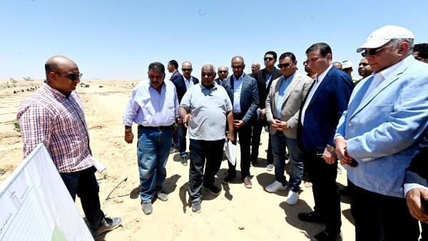 وزير الزراعة والإسكان