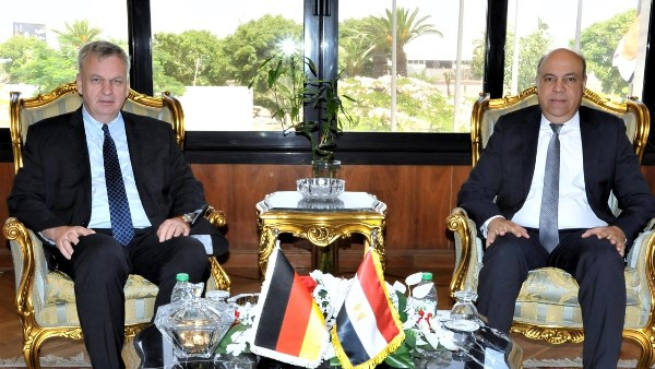 وزير الطيران وسفير ألمانيا بالقاهرة