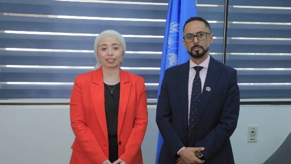 المدير الإقليمي لمنظمة الإيكاو - محمد أبو بكر الفارع مع محررة الطيران بصدى البلد