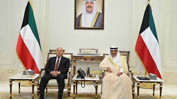 ولي عهد الكويت يستقبل وزير الصناعة والنقل لتدعيم التعاون المشترك بين البلدين الشقيقين