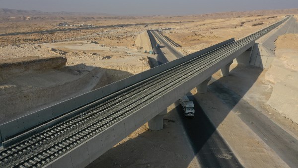 قضبان القطارات 