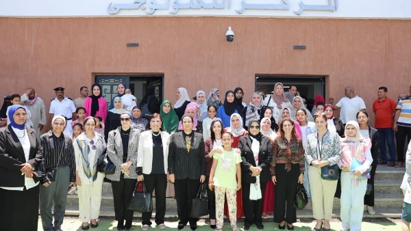 المستشارة أمل عمار والدكتورة جاكلين عازر  تتفقدان مجمع خدمات المواطنين بزاوية صقر بالبحيرة