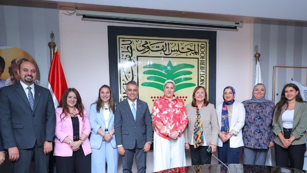 رئيسة المجلس القومي للطفولة تستقبل وفدًا من مؤسسة "شباب القادة" 