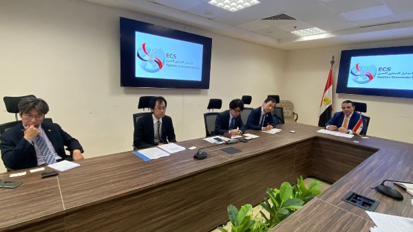 خلال الاجتماع