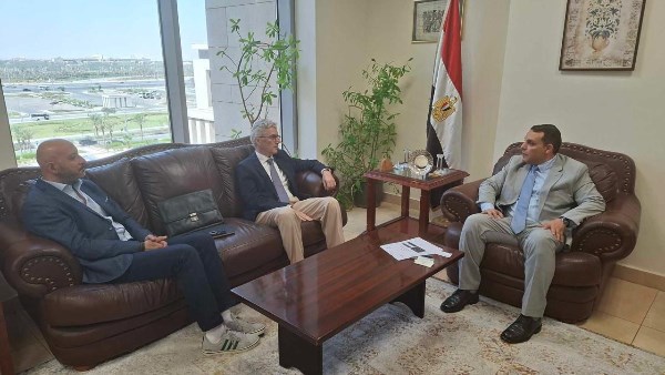 خلال الاجتماع