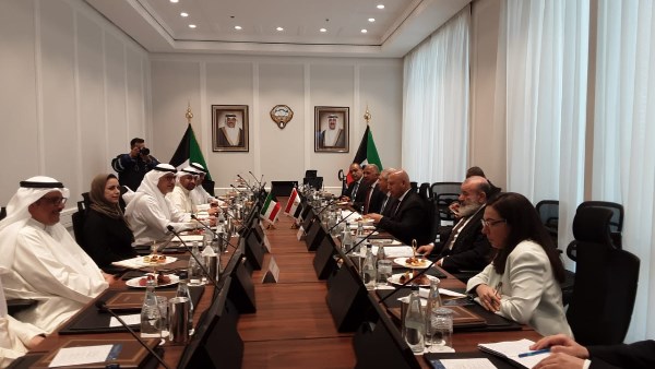 كامل الوزير خلال الاجتماع
