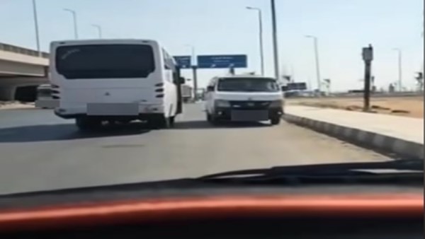 مشي عكس.. القبض على سائق سيارة ميكروباص بالشرقية