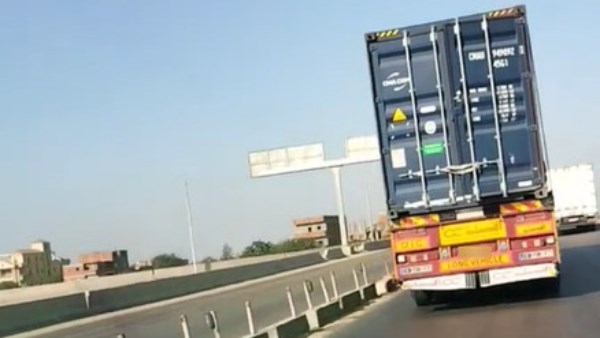 عرض حياة المواطنين للخطر .. القبض على سائق سيارة نقل بالطريق الاقليمي