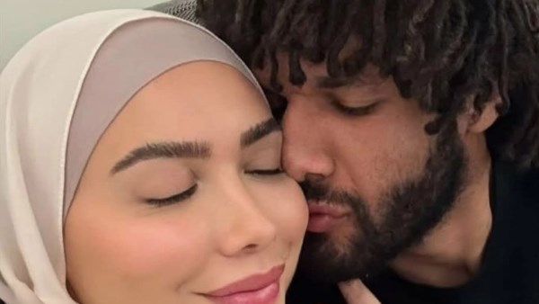بعد الجدل.. زوجة محمد النني تظهر بالحجاب لأول مرة!