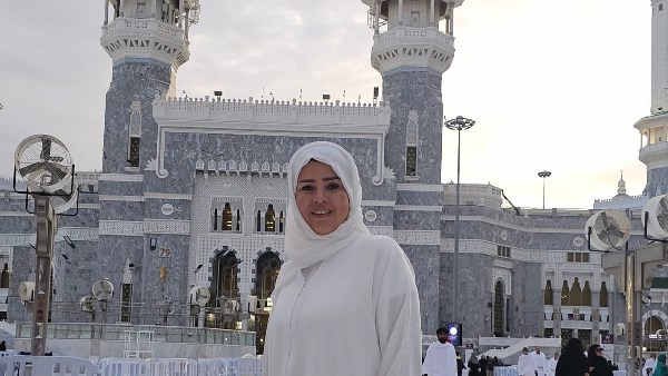 أجمل هدية.. رانيا فريد شوقي تحيي ذكرى والدتها بعمرة