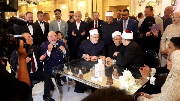 جانب من عقد القران بحضور الرموز الدينية