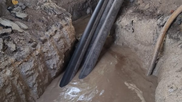 كابلات الكهرباء 