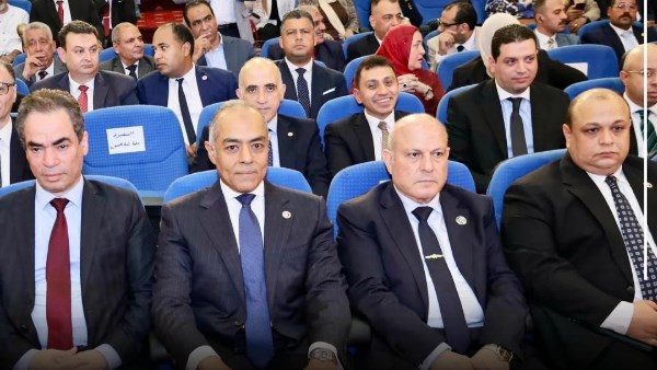 رئيس هيئة النيابة الإدارية برفقة أعضاء الهيئة