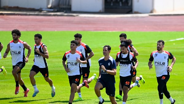 محاضرة فنية من فيريرا للاعبي الزمالك قبل المران المسائي