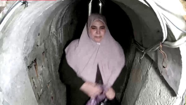تقارير عبرية تزعم هروب زوجة يحيى السنوار من غزة إلى تركيا