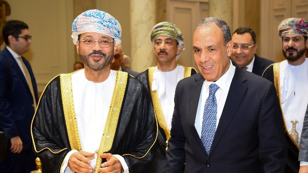 وزير الخارجية والهجرة يستقبل نظيره العُماني ويترأسان أعمال اللجنة المشتركة بالقاهرة