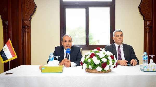 وزير الخارجية والهجرة يلتقي بأعضاء الجالية المصرية في نيجيريا