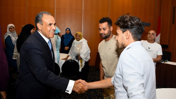 وزير الخارجية والهجرة يلتقي بالجالية المصرية في مالي