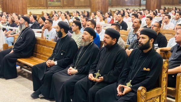 خدام وشباب ايبارشية دير المحرق 