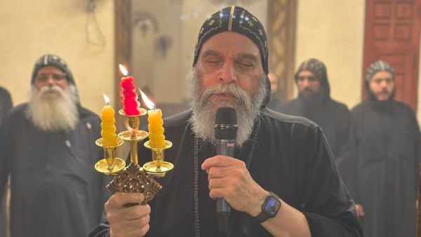 أسقف أسوان يصلي عشية عيد نياحة القديس الأنبا بيشوي بالكنيسة الأثرية بوادي النطرون