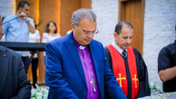 رئيس الطائفة الإنجيلية يشارك في احتفال الكنيسة بضم أعضاء جدد