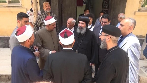 الأنبا أغناطيوس يفتتح عيادات النعمة التخصصي