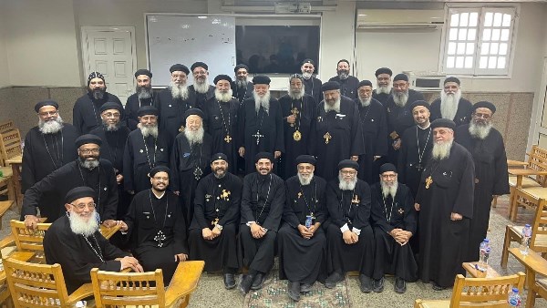 بحضور الأنبا رافائيل.. اجتماع كهنة كنائس قطاع وسط القاهرة