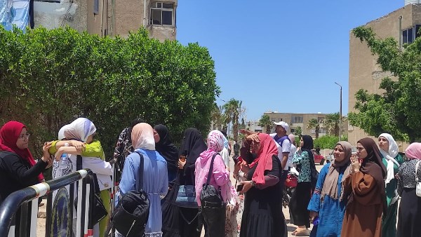 الطلاب عقب خروجهم من لجان الامتحان 