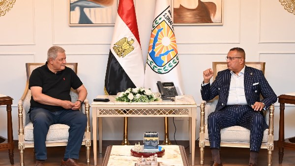لقاء محافظ جنوب سيناء مع شركة المياه 