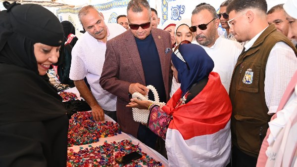 افتتاح المعرض الأول للأسر المنتجة 